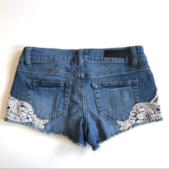 Celebrity Pink Jeans Lace Trim Bohemian Denim Shorts Blue Sz 1 - Picture 2 of 10